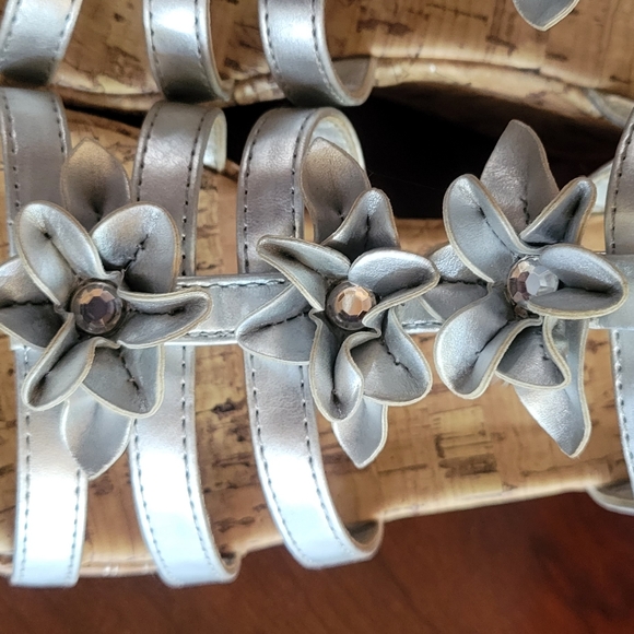 TOTAL GIRL WEDGE SANDALS 2 - Picture 7 of 12